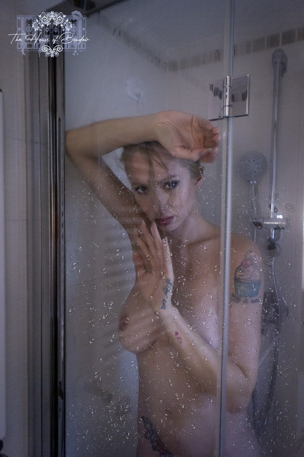 Hot shower with&nbsp;Natasha